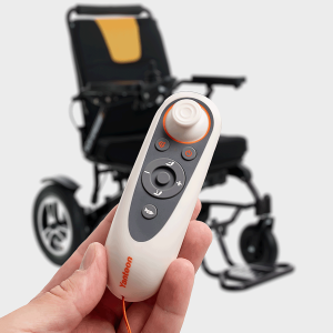 EASY GO_0005 kadr kwadrat naoony pilot 900x900_900x900_pix